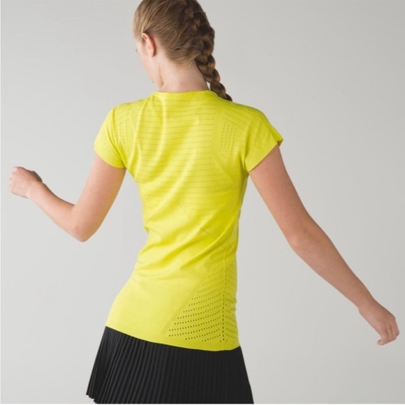 Lululemon Time Warp Short Sleeve II in Split Pea - Picture 2 of 9